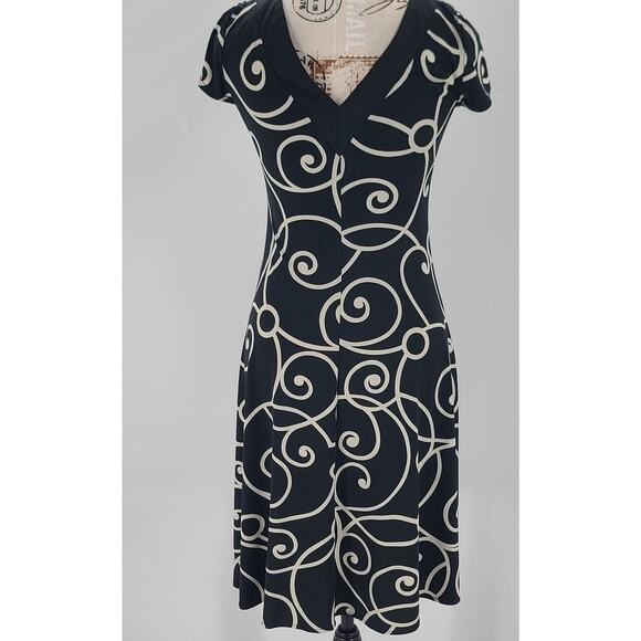 Maggy London By Kenneth Nolan Dresses & Skirts - Maggy London dress Stitch Fix fit & flare Size 6p office career whimsigoth